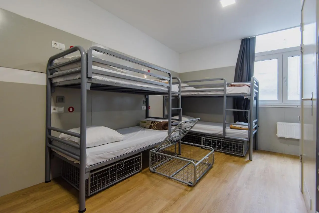 Hostel Warmoes Amsterdam contacts